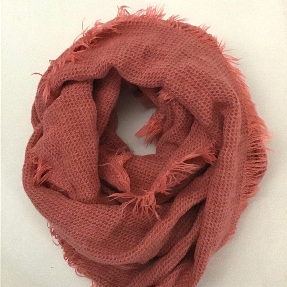 New Infinity Loop Pink Blush Fringe Scarf - Picture 2 of 2